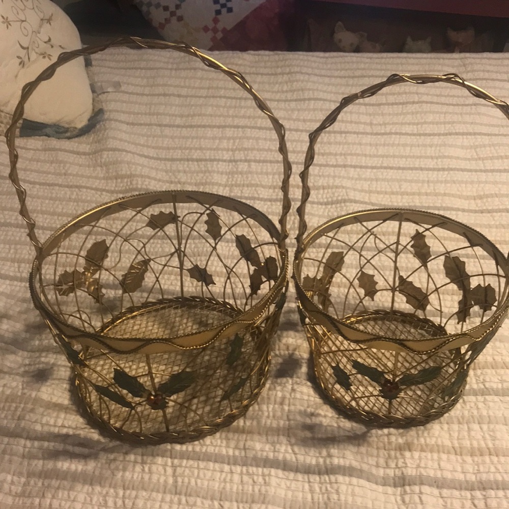 Set of 2 Metal Christmas Baskets